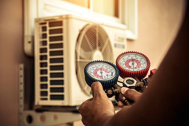 Professional Ac Installation technician working in Morriston, FL